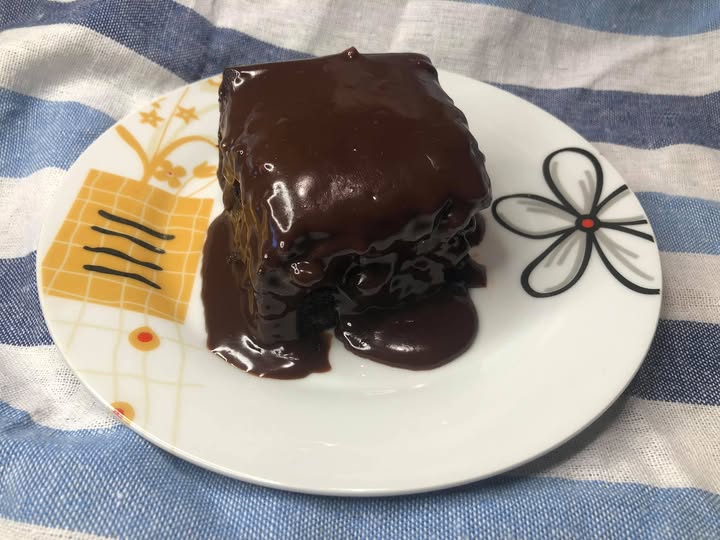 Decadentne Brownies z Czekoladową Polewą