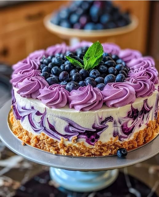 Blueberry Cheesecake Swirl Cake – Połączenie Elegancji i Smaku!