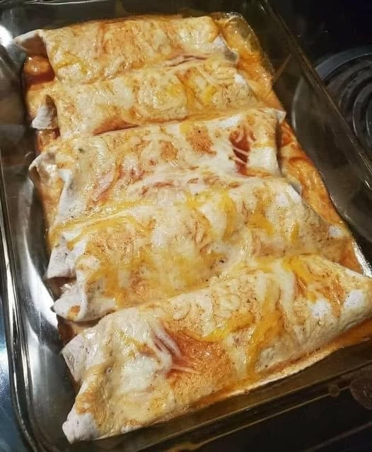 ENCHILADAS Z KURCZAKIEM I SEREM KREMOWYM